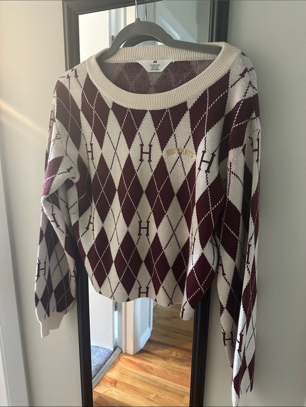 H&M Harry Potter Hogwarts Burgundy and Cream Argyle Crewneck Sweater
